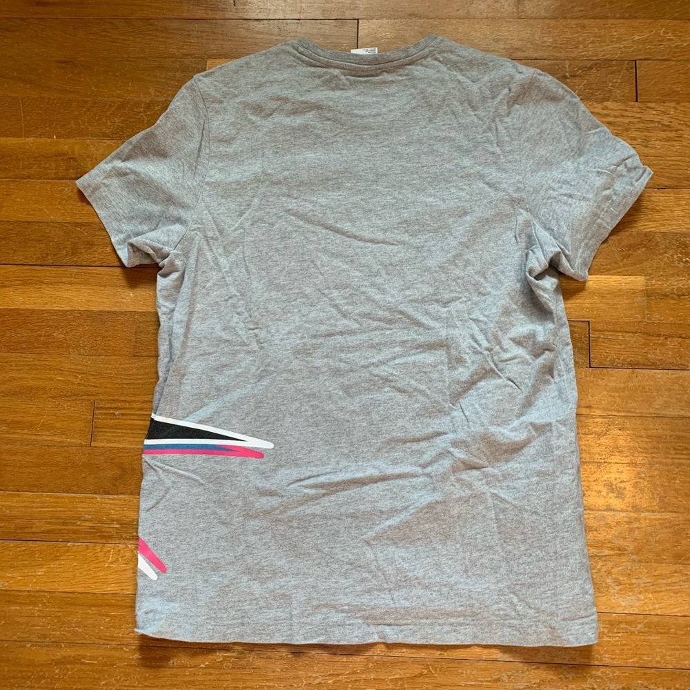 Grey Vintage Reebok 90s/ 2000s classic t-shirt with bold graphic - Picture 2 of 4